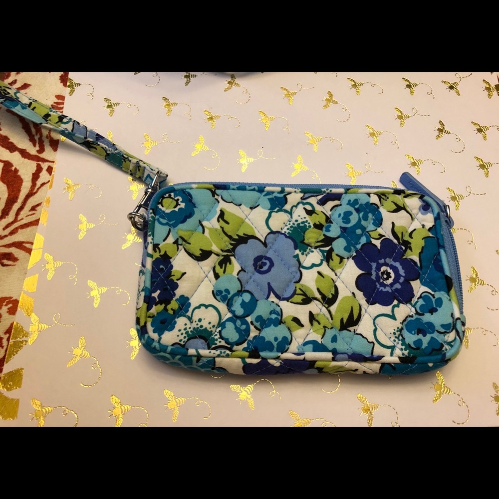 Vera Bradley wristlet Blueberry Blooms